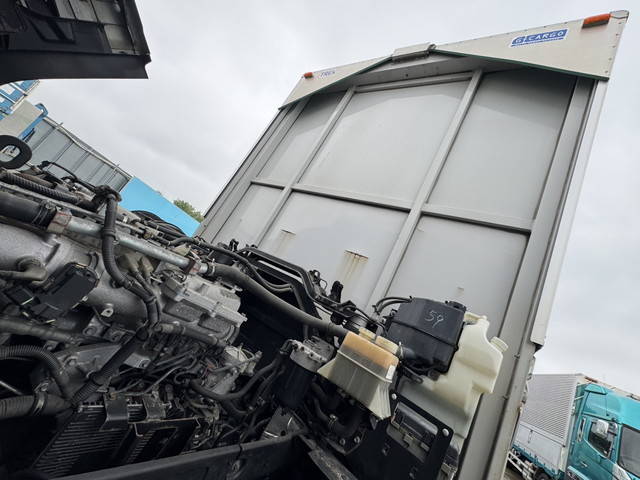 いすゞギガアルミウイング大型（10t）[写真20]