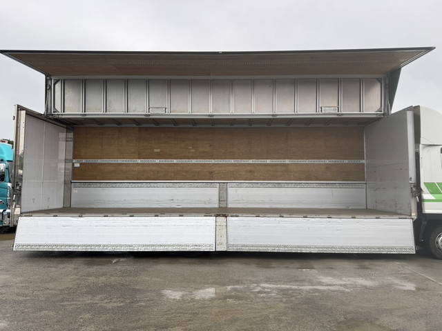 いすゞギガアルミウイング大型（10t）[写真22]