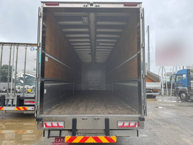 いすゞギガアルミウイング大型（10t）[写真23]