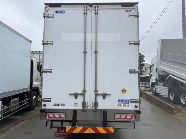 いすゞギガアルミウイング大型（10t）[写真06]