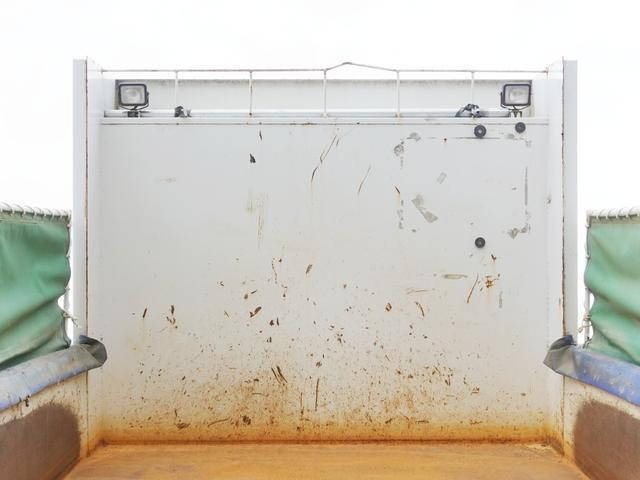 UDトラックスクオンダンプ大型（10t）[写真08]