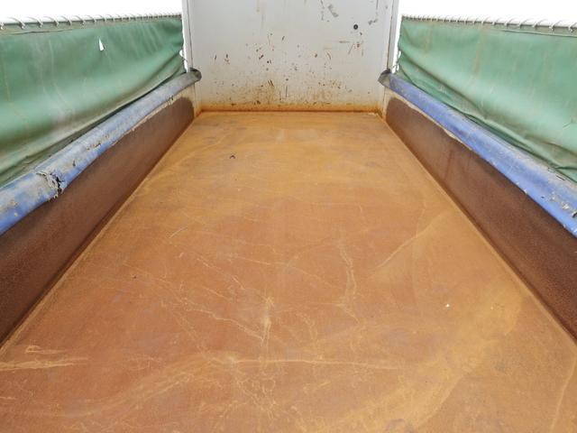 UDトラックスクオンダンプ大型（10t）[写真09]