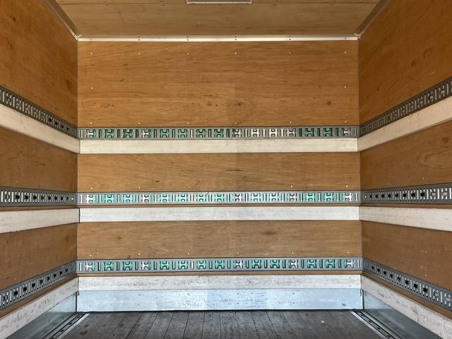 三菱ふそうキャンターアルミバン小型（2t・3t）[写真13]