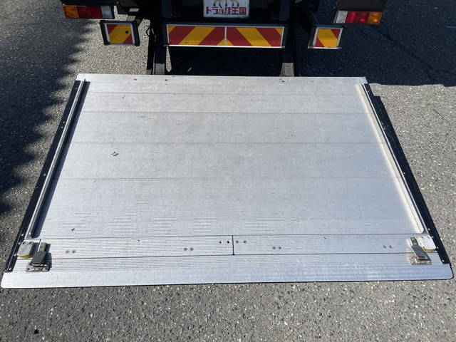 三菱ふそうキャンターアルミバン小型（2t・3t）[写真18]