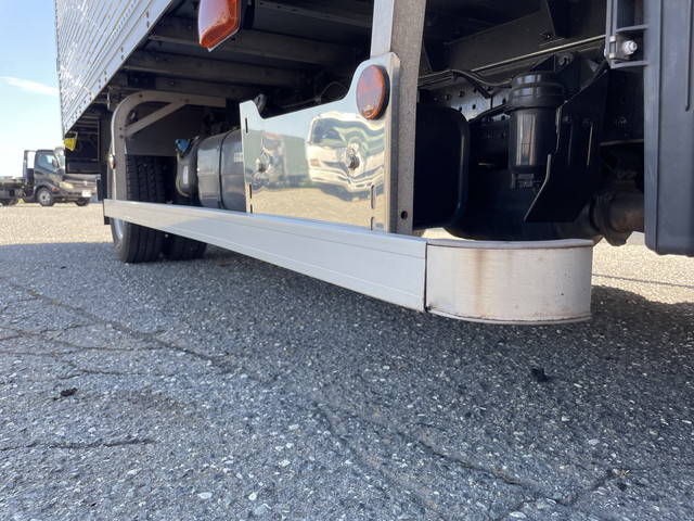 三菱ふそうキャンターアルミバン小型（2t・3t）[写真21]