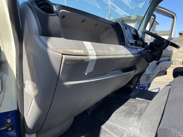 三菱ふそうキャンターアルミバン小型（2t・3t）[写真32]