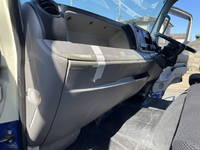 三菱ふそうキャンターアルミバン小型（2t・3t）[写真32]