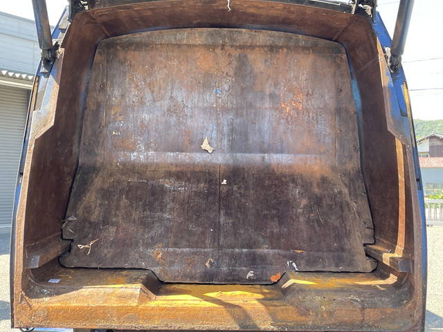 日野レンジャーパッカー車（塵芥車）中型（4t）[写真12]