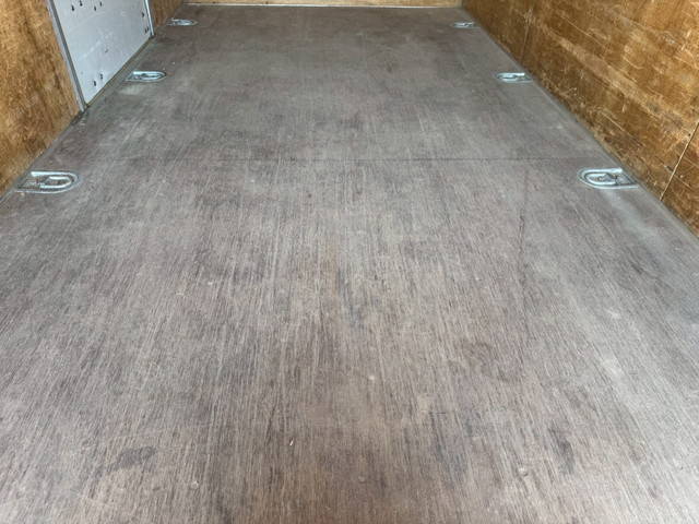 いすゞエルフアルミバン小型（2t・3t）[写真16]