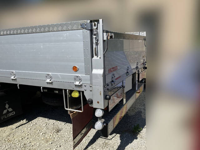 三菱ふそうファイターアルミブロック中型（4t）[写真05]