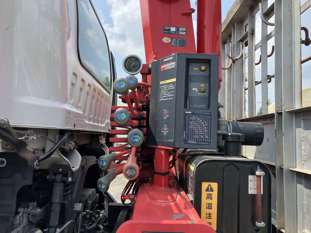 いすゞフォワードクレーン3段増トン（6t・8t）[写真14]