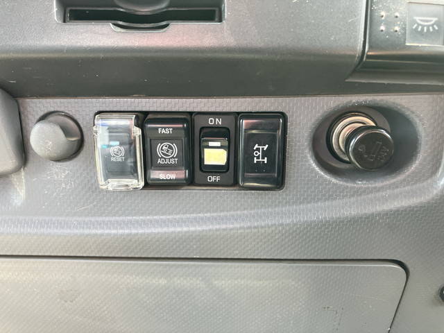 いすゞフォワードクレーン3段増トン（6t・8t）[写真39]