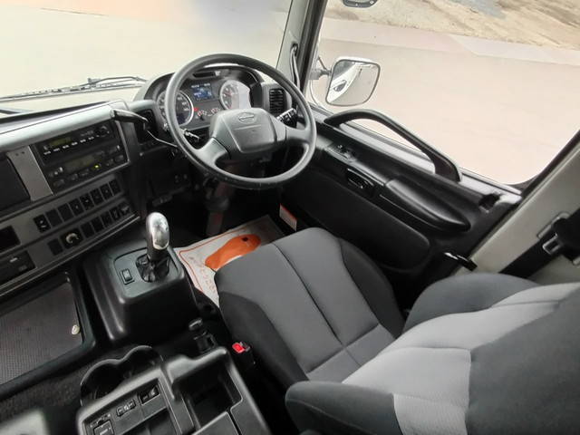 日野プロフィアトレーラーヘッド（トラクターヘッド）大型（10t）[写真20]