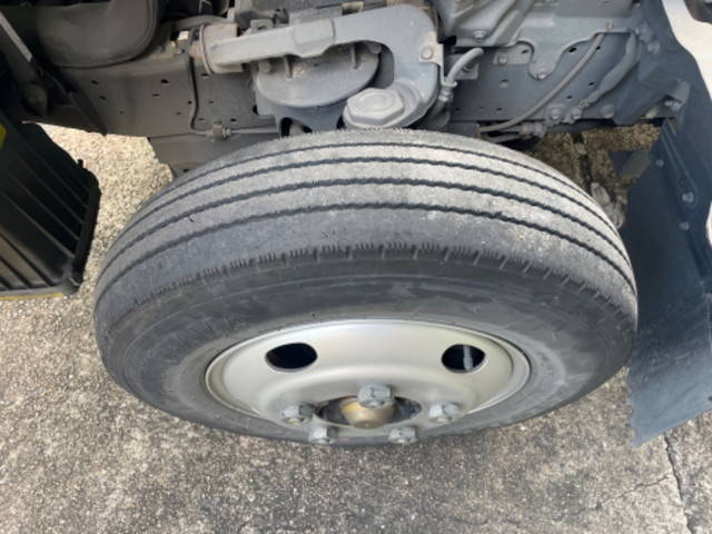 いすゞエルフ平ボディ小型（2t・3t）[写真10]