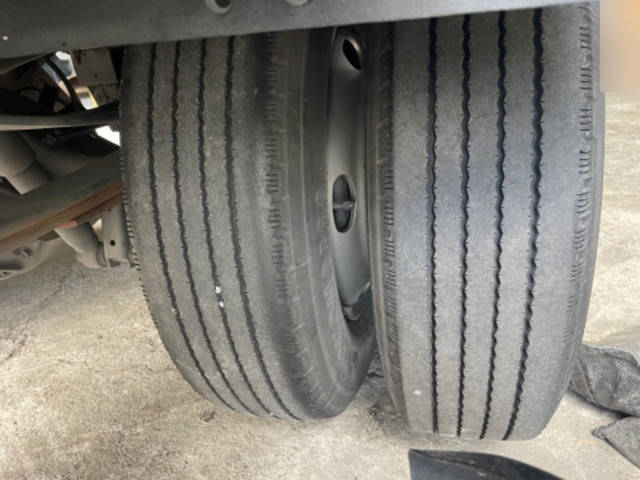 いすゞエルフ平ボディ小型（2t・3t）[写真12]