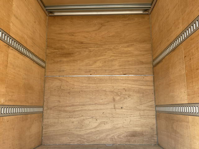 いすゞエルフアルミバン小型（2t・3t）[写真11]