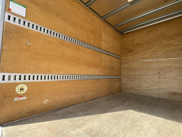 いすゞエルフアルミバン小型（2t・3t）[写真12]