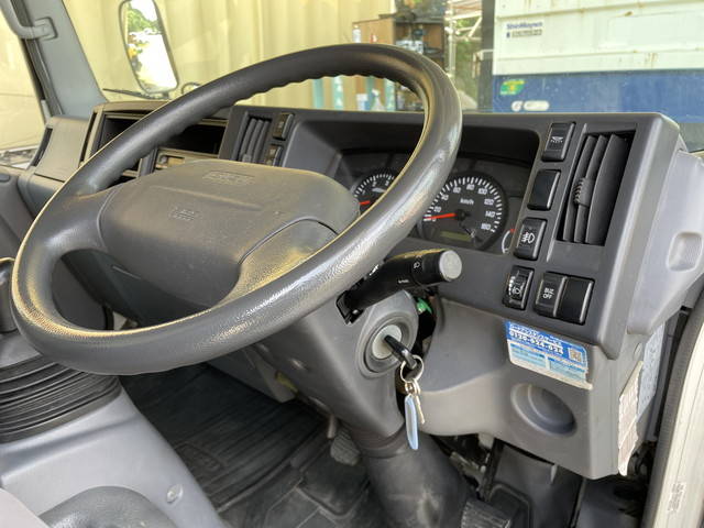 いすゞエルフアルミバン小型（2t・3t）[写真32]