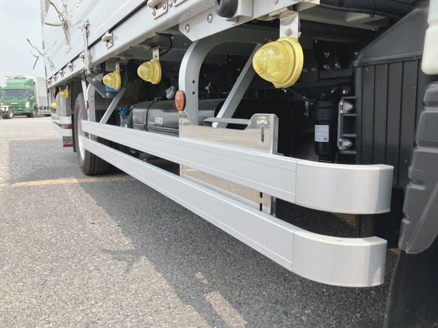 三菱ふそうキャンターアルミウイング小型（2t・3t）[写真23]