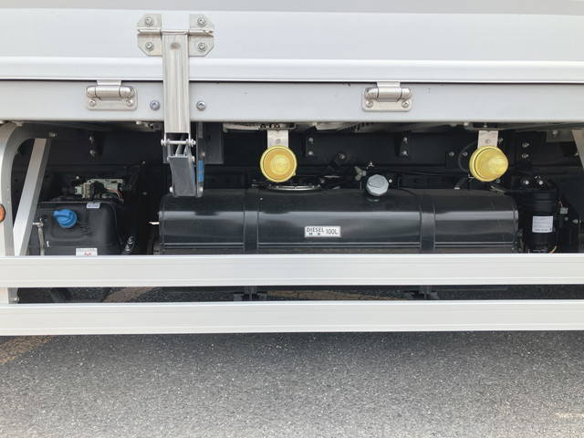 三菱ふそうキャンターアルミウイング小型（2t・3t）[写真25]