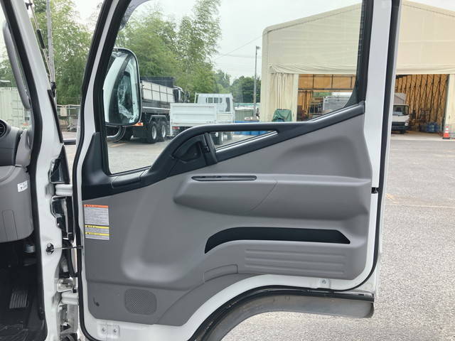 三菱ふそうキャンターアルミウイング小型（2t・3t）[写真31]