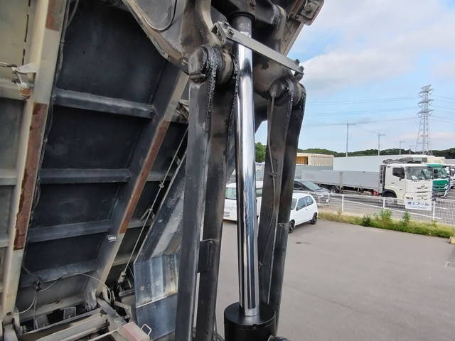 いすゞギガダンプ大型（10t）[写真09]