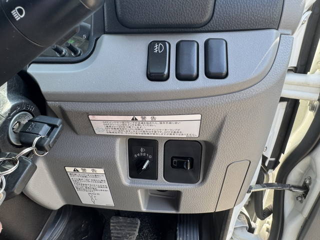 三菱ふそうキャンター冷凍車（冷蔵車）小型（2t・3t）[写真34]