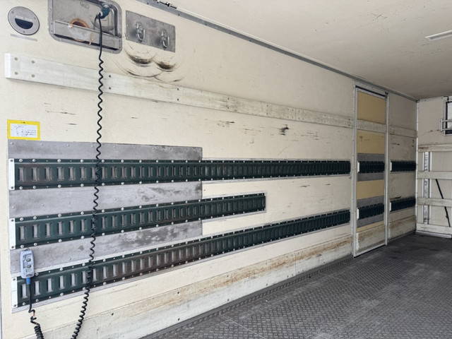 いすゞエルフ冷凍車（冷蔵車）小型（2t・3t）[写真11]