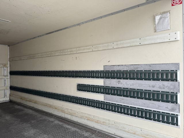 いすゞエルフ冷凍車（冷蔵車）小型（2t・3t）[写真12]