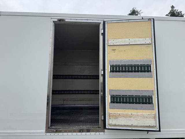 いすゞエルフ冷凍車（冷蔵車）小型（2t・3t）[写真16]