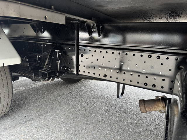 いすゞエルフ冷凍車（冷蔵車）小型（2t・3t）[写真36]