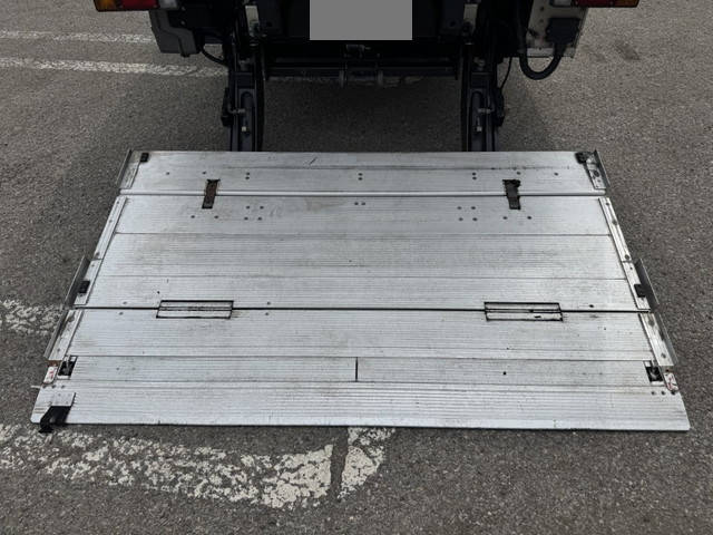 いすゞエルフ冷凍車（冷蔵車）小型（2t・3t）[写真05]