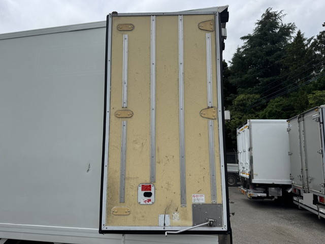 いすゞエルフ冷凍車（冷蔵車）小型（2t・3t）[写真08]