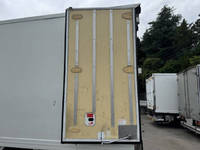 いすゞエルフ冷凍車（冷蔵車）小型（2t・3t）[写真08]