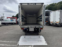 いすゞエルフ冷凍車（冷蔵車）小型（2t・3t）[写真09]