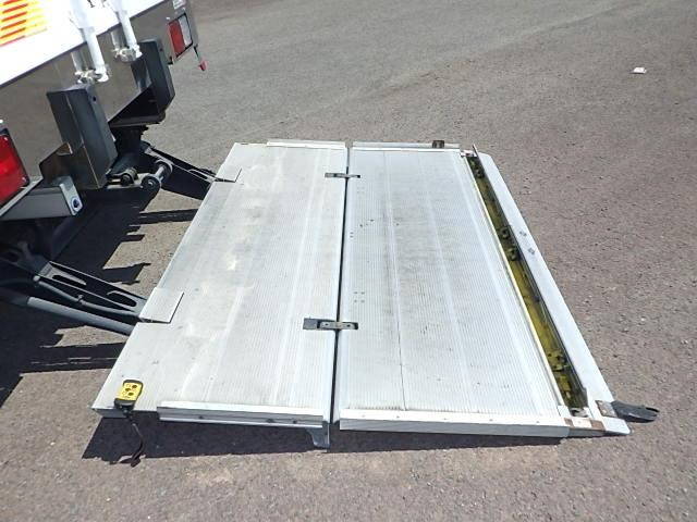 日野レンジャー冷凍車（冷蔵車）中型（4t）[写真12]