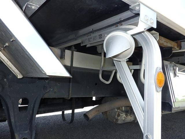 日野レンジャー冷凍車（冷蔵車）中型（4t）[写真13]