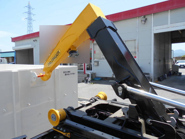 いすゞフォワードコンテナ専用車中型（4t）[写真10]