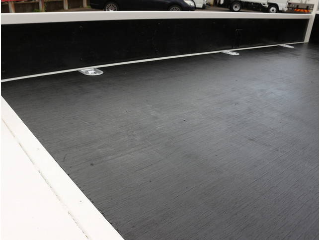 いすゞエルフ平ボディ小型（2t・3t）[写真12]