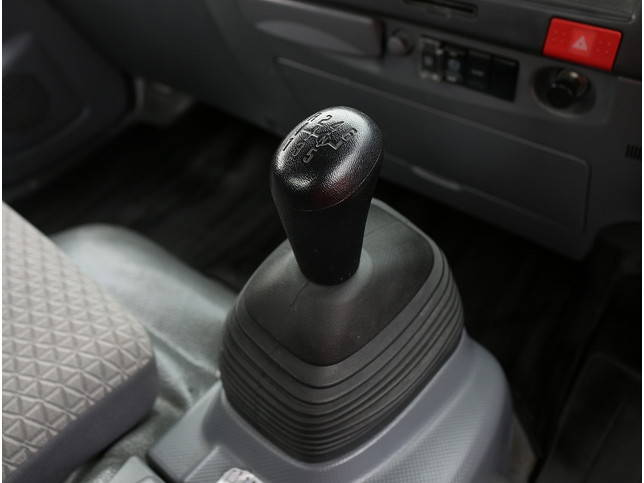 いすゞエルフ平ボディ小型（2t・3t）[写真32]