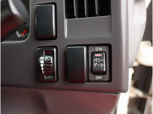 いすゞエルフ平ボディ小型（2t・3t）[写真36]