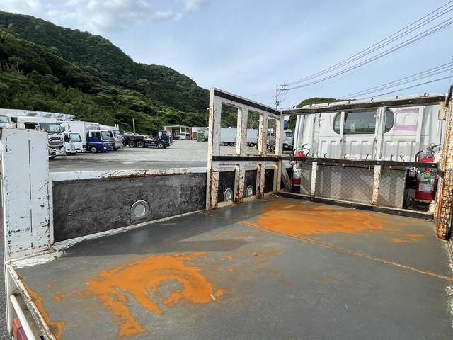 日産アトラス平ボディ小型（2t・3t）[写真11]