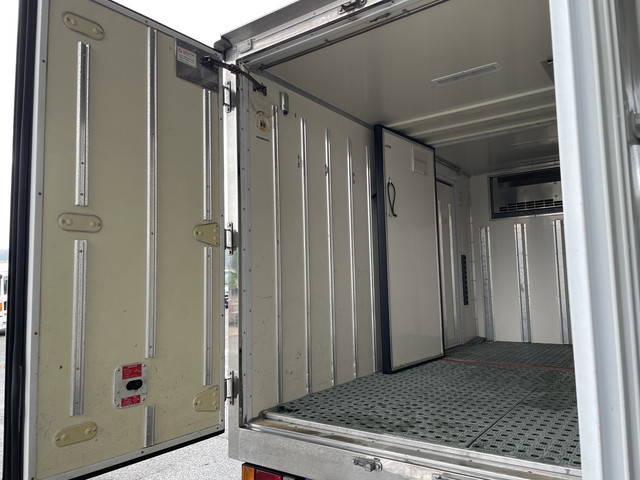 いすゞエルフ冷凍車（冷蔵車）小型（2t・3t）[写真14]