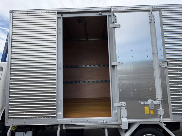 日野デュトロアルミバン小型（2t・3t）[写真06]