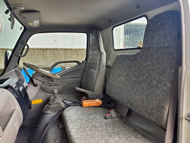 日野デュトロコンテナ専用車小型（2t・3t）[写真09]