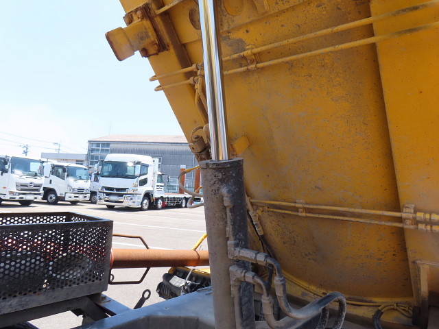 いすゞフォワード汚泥吸引車中型（4t）[写真14]