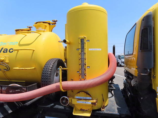 いすゞフォワード汚泥吸引車中型（4t）[写真15]