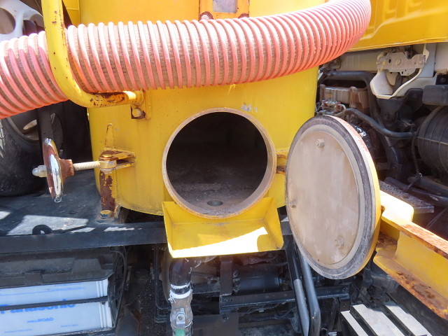 いすゞフォワード汚泥吸引車中型（4t）[写真16]