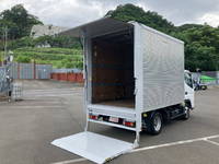 三菱ふそうキャンターアルミバン小型（2t・3t）[写真12]
