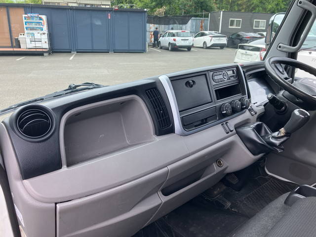 三菱ふそうキャンターアルミバン小型（2t・3t）[写真34]